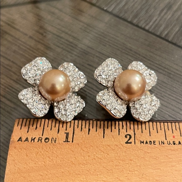 Vintage KJL Kenneth J Lane Rhinestone Pearl Flower Clip Earrings Dogwood Flower - Picture 15 of 17